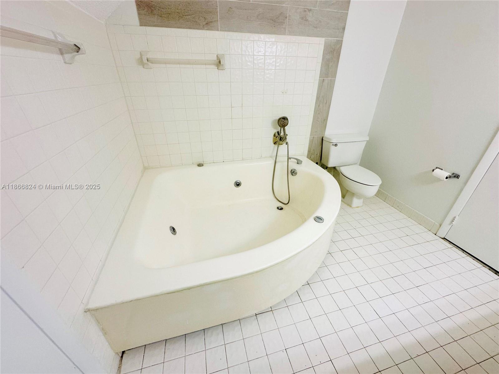 33 Deer Creek Road, Unit D103 Deerfield Beach, FL 33442 - Photo 16 of 28