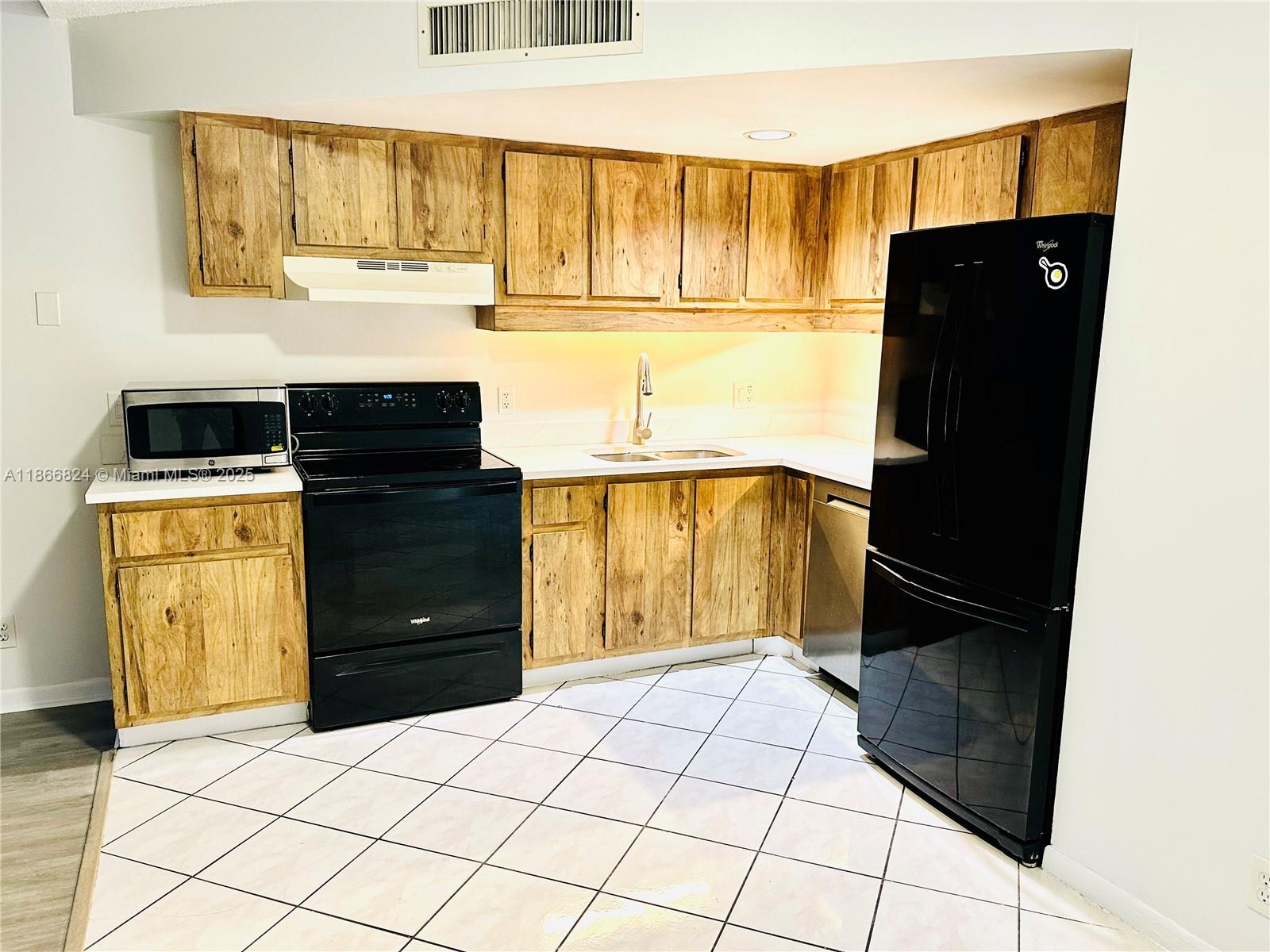 33 Deer Creek Road, Unit D103 Deerfield Beach, FL 33442 - Photo 22 of 28