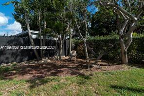 2729 Southwest 67th Avenue Miami, FL 33155 - Photo 35 of 39