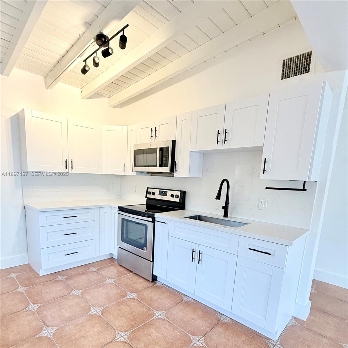 2729 Southwest 67th Avenue Miami, FL 33155 - Photo 5 of 39 Front House