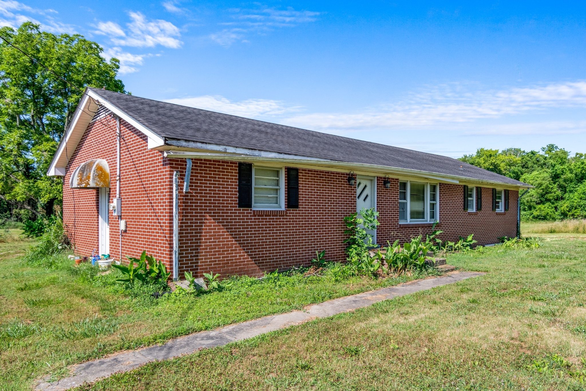 4767 Peytonsville Road Franklin, TN 37064 - Photo 16 of 35 a front view of a house with garden