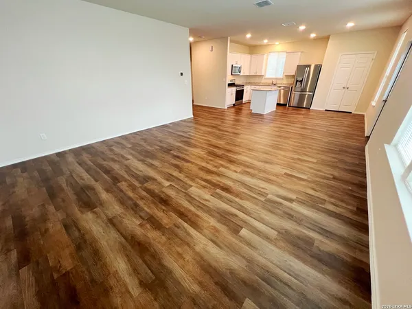 $1,895 | 13706 Prospector Post, San Antonio, TX 78253