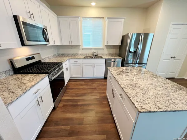 $1,895 | 13706 Prospector Post, San Antonio, TX 78253