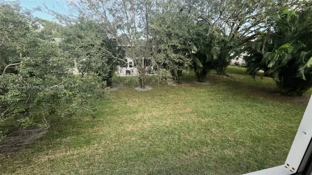 a view of yard with green space