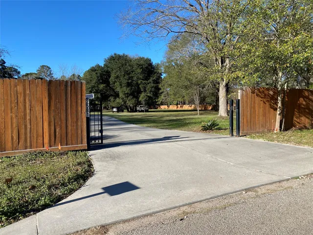 a view of a fountain in front of a house