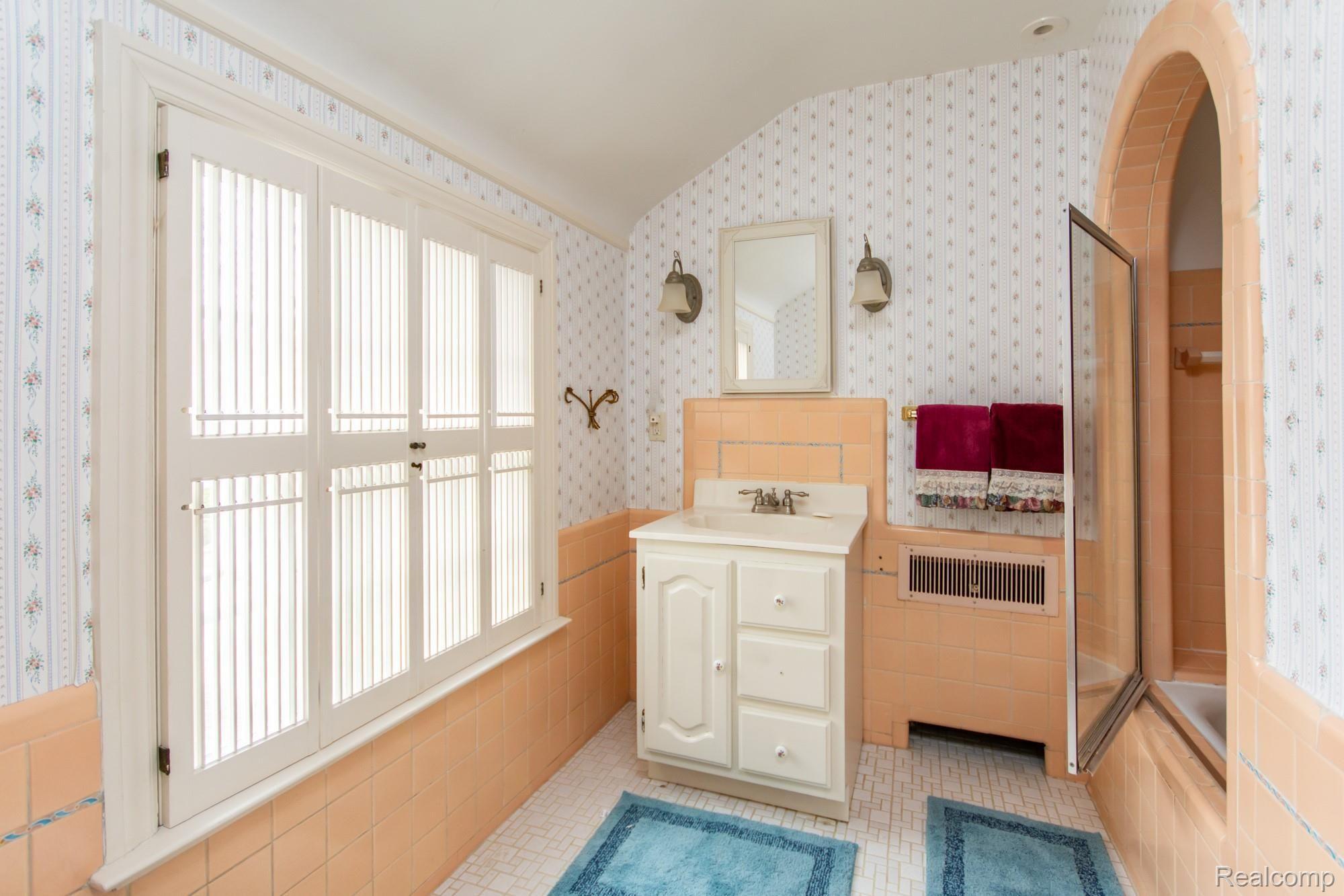 268 McMillan Road Grosse Pointe, MI 48236 - Photo 17 of 25 DSC_9805.jpg