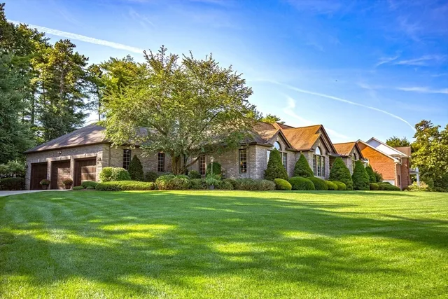 $999,000 | 14 Lexington Circle, Southwick, MA 01077