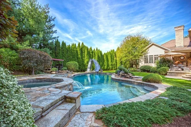 $999,000 | 14 Lexington Circle, Southwick, MA 01077