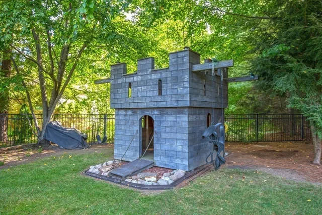 $999,000 | 14 Lexington Circle, Southwick, MA 01077