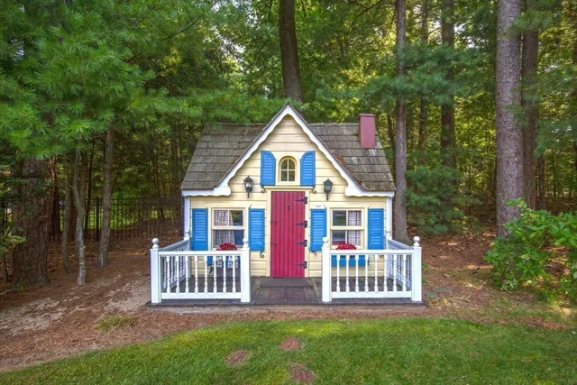 $999,000 | 14 Lexington Circle, Southwick, MA 01077