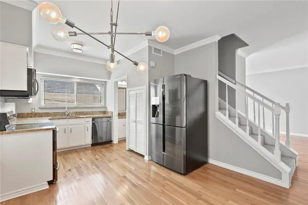 $2,200 | 2728 Reagan Street, Unit 204, Dallas, TX 75219