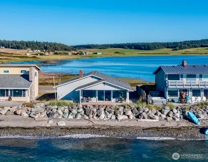 $825,000 | 2625 West Beach Road, Oak Harbor, WA 98277