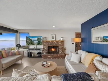 $825,000 | 2625 West Beach Road, Oak Harbor, WA 98277