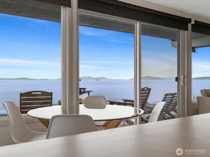 $825,000 | 2625 West Beach Road, Oak Harbor, WA 98277