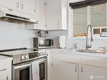 $825,000 | 2625 West Beach Road, Oak Harbor, WA 98277