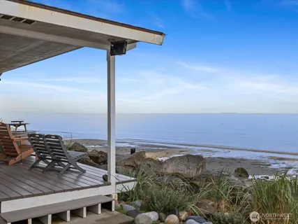 $825,000 | 2625 West Beach Road, Oak Harbor, WA 98277
