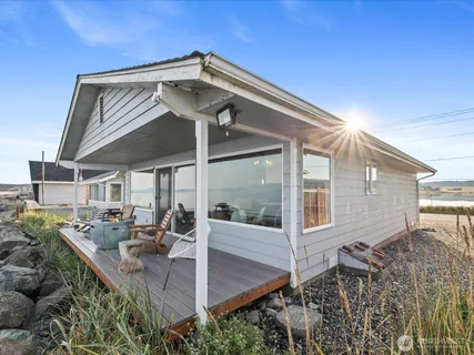 $825,000 | 2625 West Beach Road, Oak Harbor, WA 98277