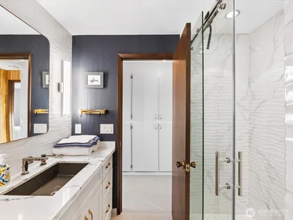 $825,000 | 2625 West Beach Road, Oak Harbor, WA 98277