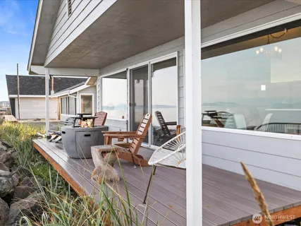 $825,000 | 2625 West Beach Road, Oak Harbor, WA 98277