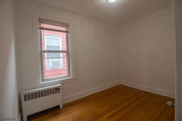 $2,100 | 89 Van Nostrand Avenue, Unit 4, Jersey City, NJ 07305