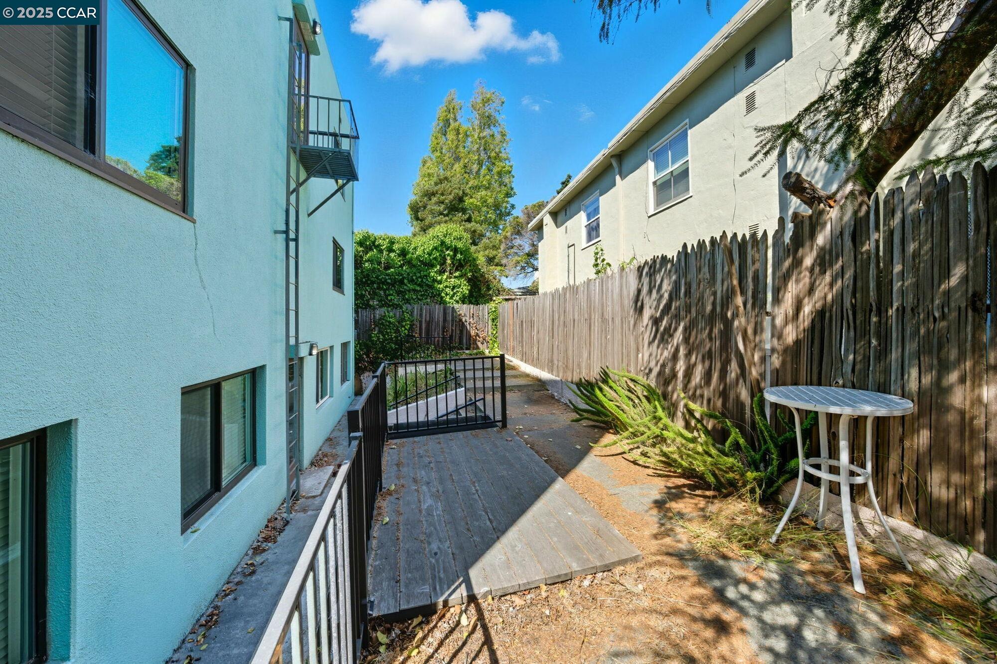 1919 Curtis Street Berkeley, CA 94702 - Photo 7 of 54