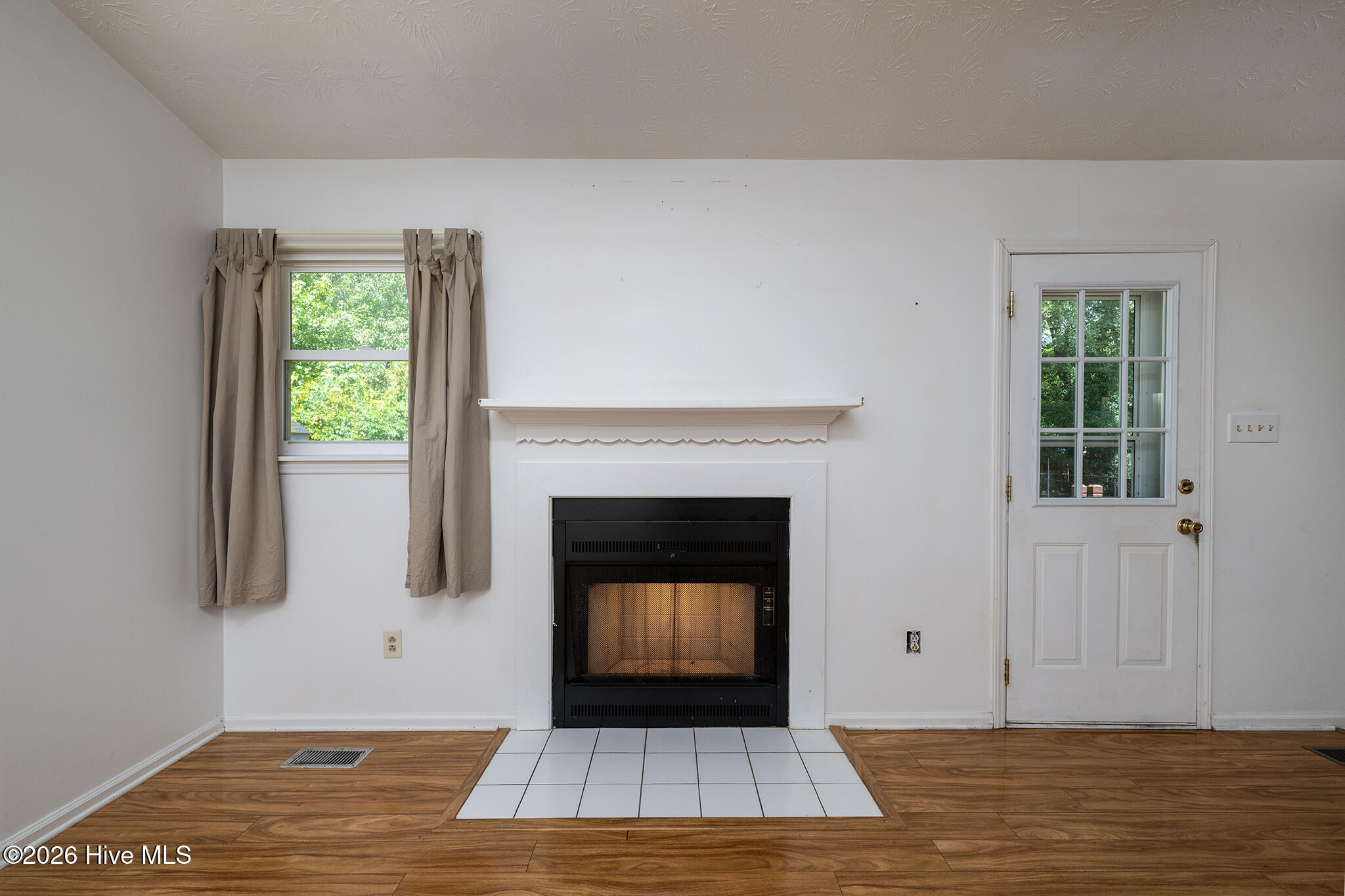 2013 Ridge Road New Bern, NC 28560 - Photo 11 of 42 Cozy Wood Burning Fireplace