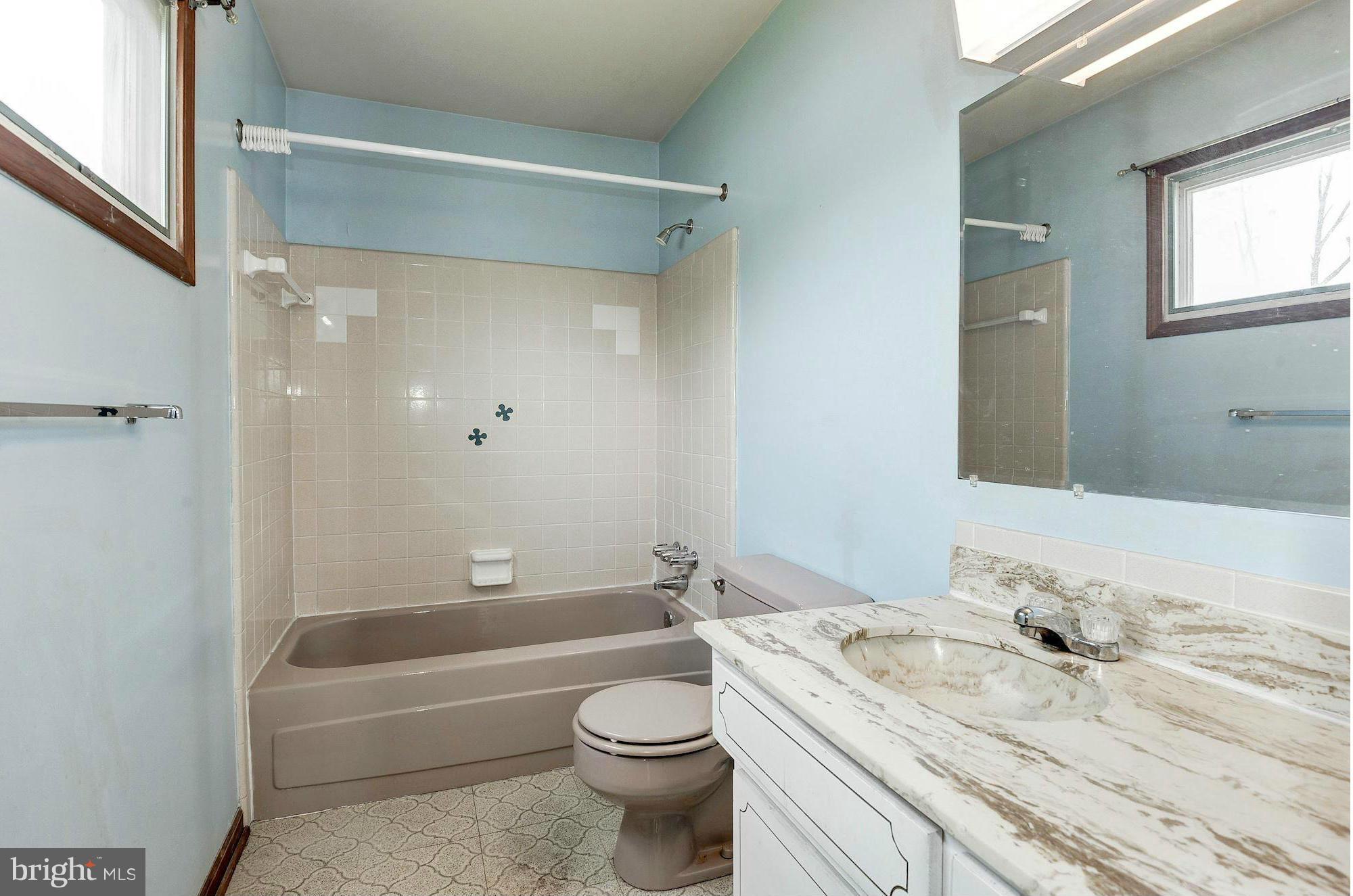 303 Williamsburg Road Sterling, VA 20164 - Photo 13 of 25 Master Bathroom | Upper Level