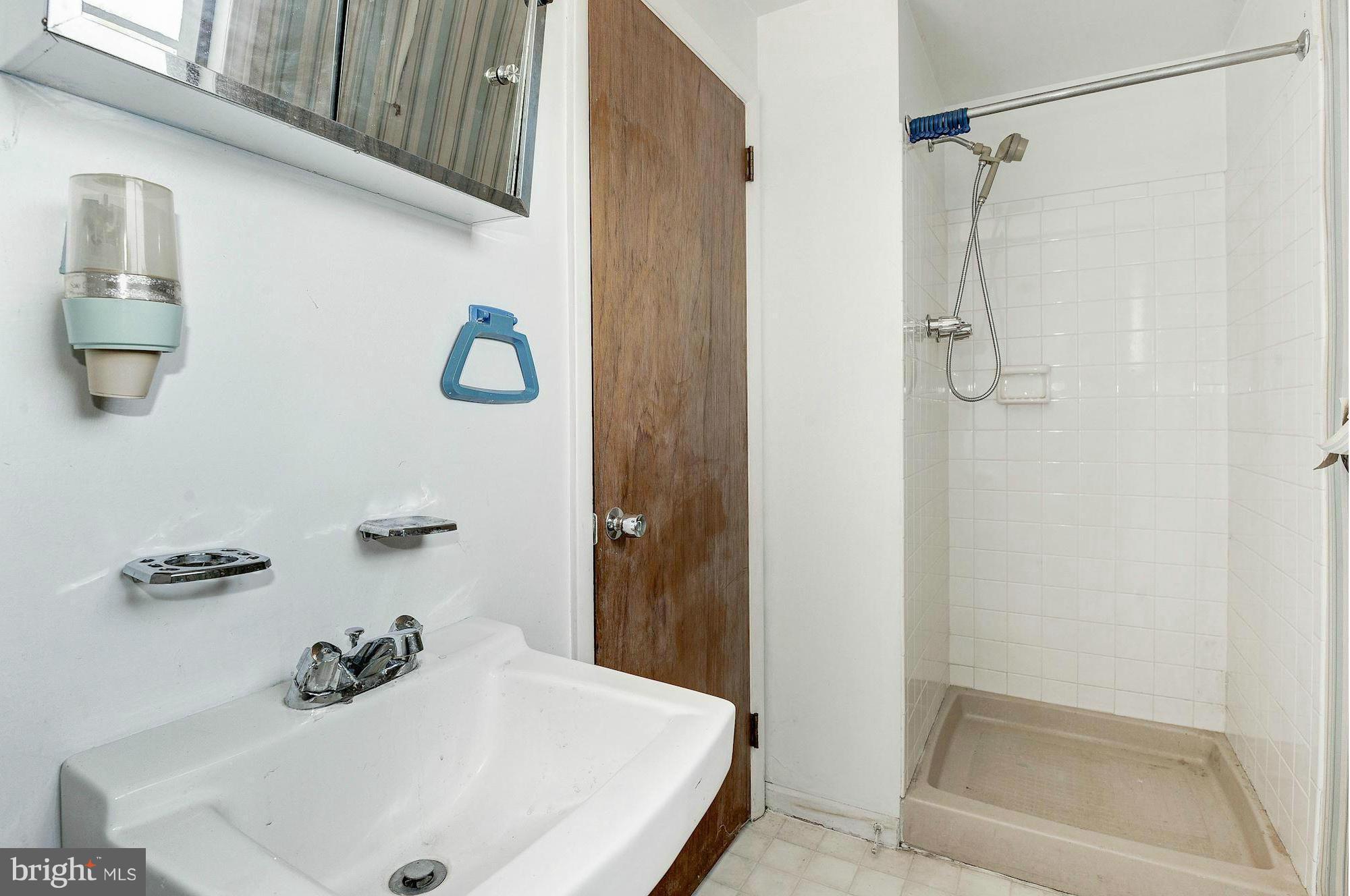 303 Williamsburg Road Sterling, VA 20164 - Photo 20 of 25 Full Bath #3 | Lower Level