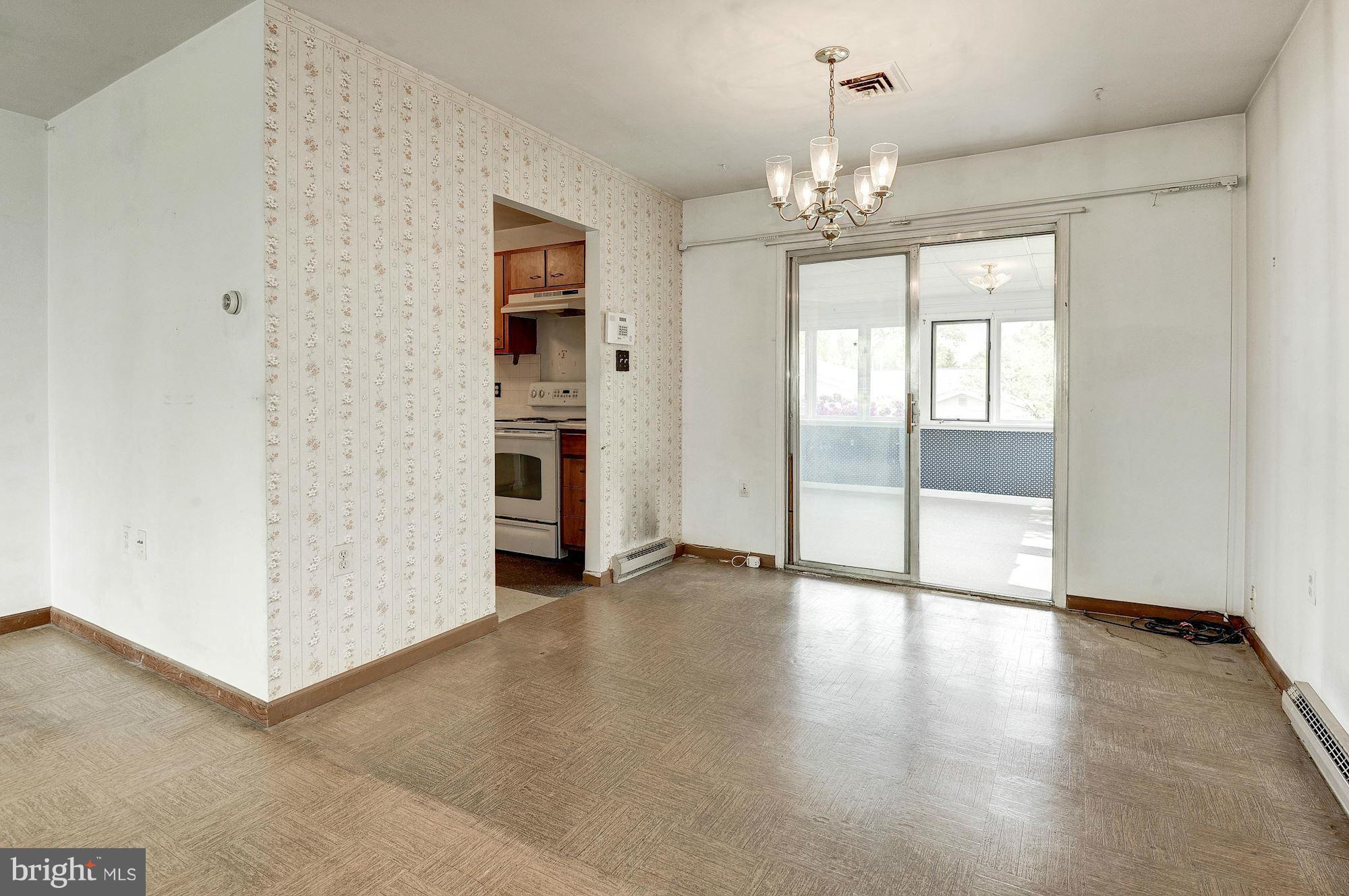303 Williamsburg Road Sterling, VA 20164 - Photo 5 of 25 Dining Room | Main Level