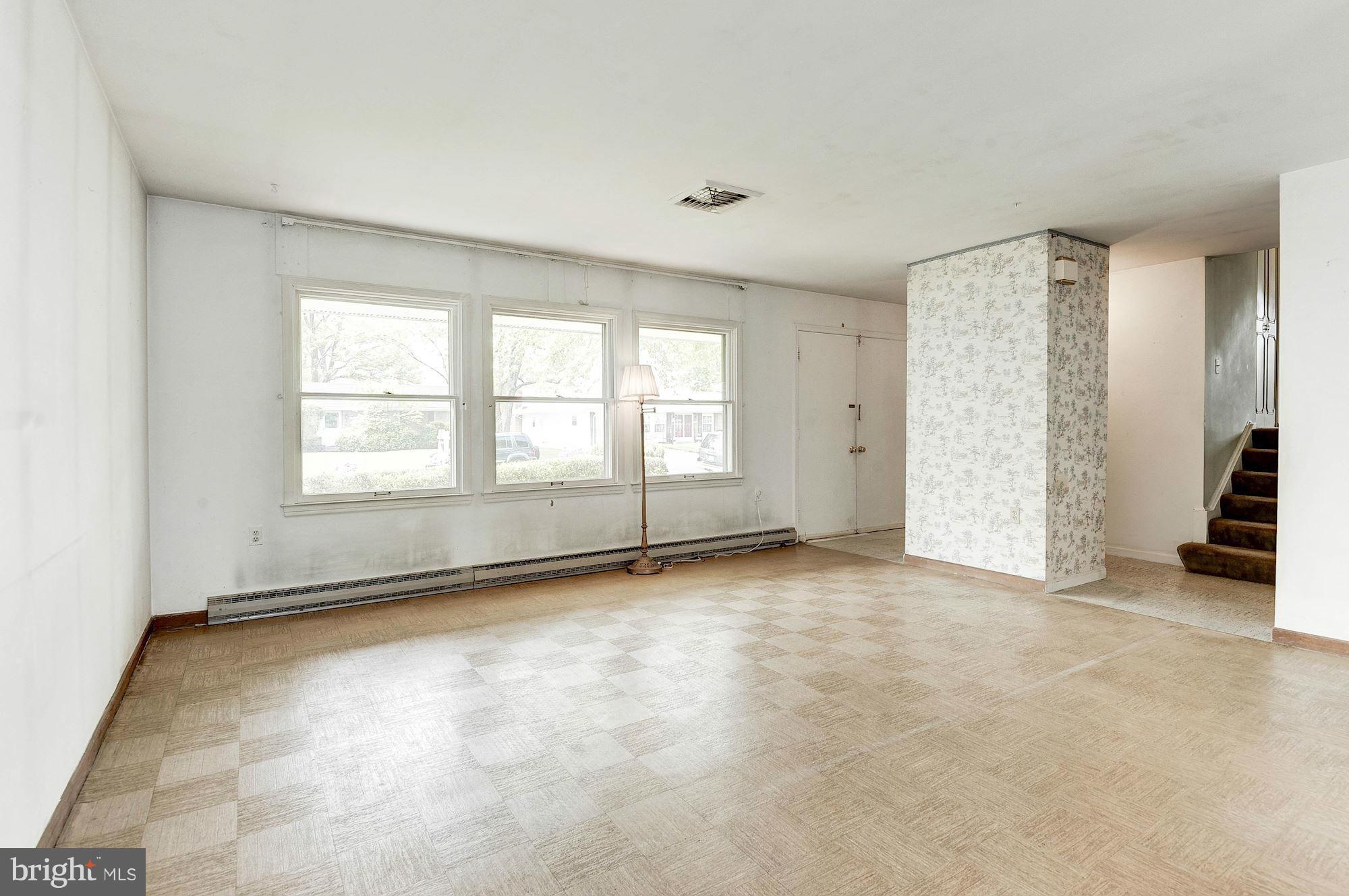 303 Williamsburg Road Sterling, VA 20164 - Photo 7 of 25 Living Room | Main Level