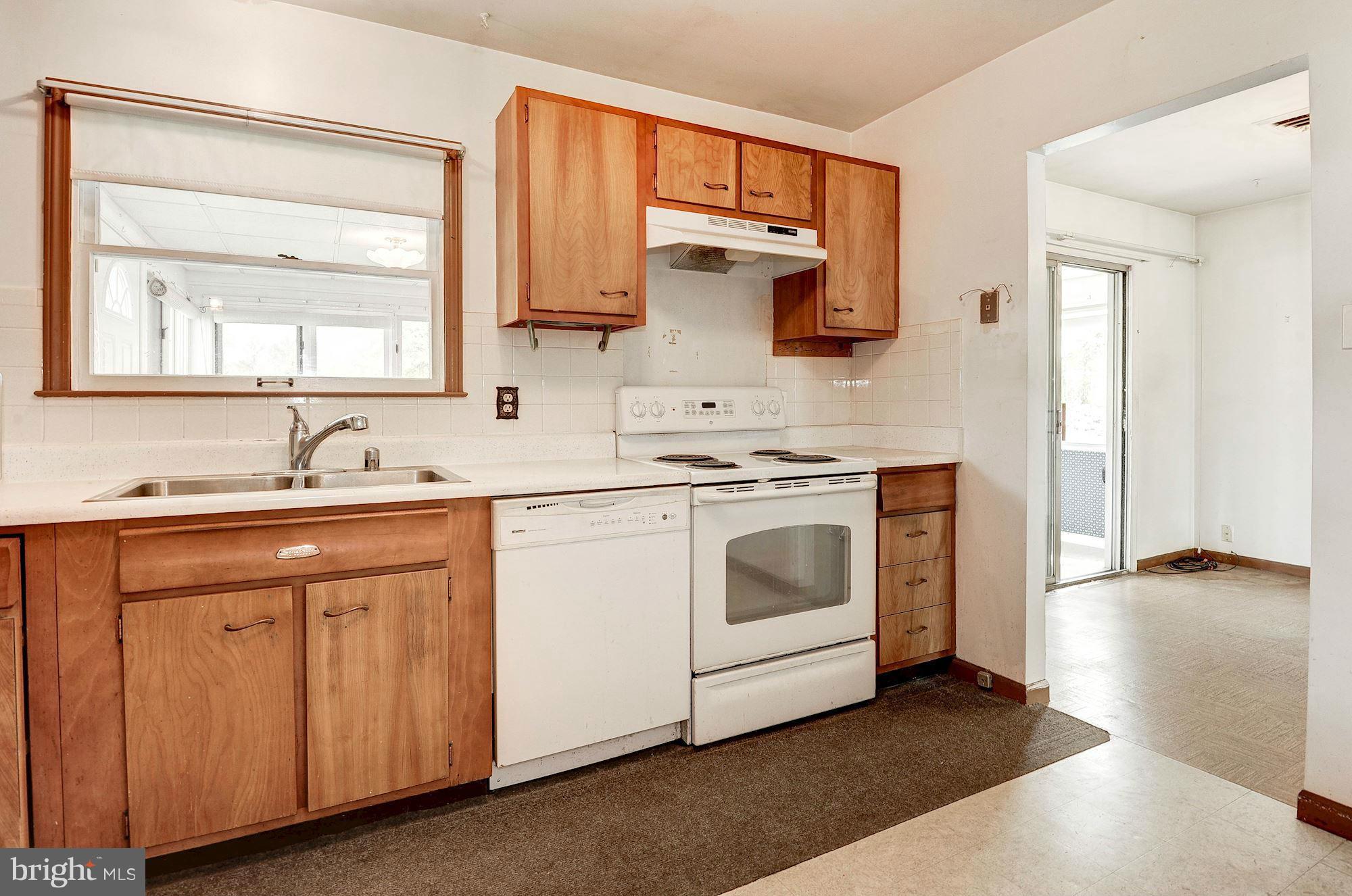 303 Williamsburg Road Sterling, VA 20164 - Photo 10 of 25 Kitchen | Main Level