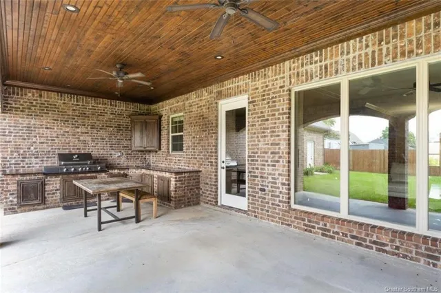 $674,000 | 2215 Longue Vue Drive, Lake Charles, LA 70605