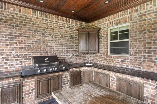 $674,000 | 2215 Longue Vue Drive, Lake Charles, LA 70605