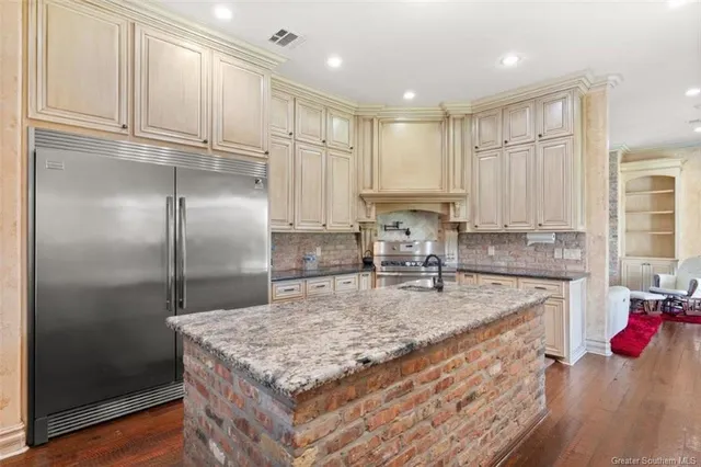 $674,000 | 2215 Longue Vue Drive, Lake Charles, LA 70605