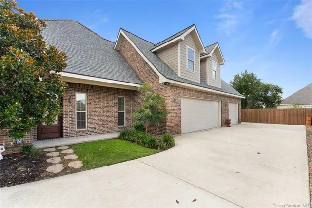 $674,000 | 2215 Longue Vue Drive, Lake Charles, LA 70605
