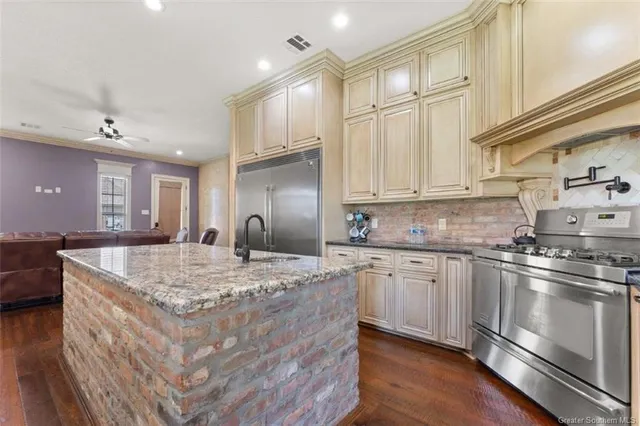 $674,000 | 2215 Longue Vue Drive, Lake Charles, LA 70605