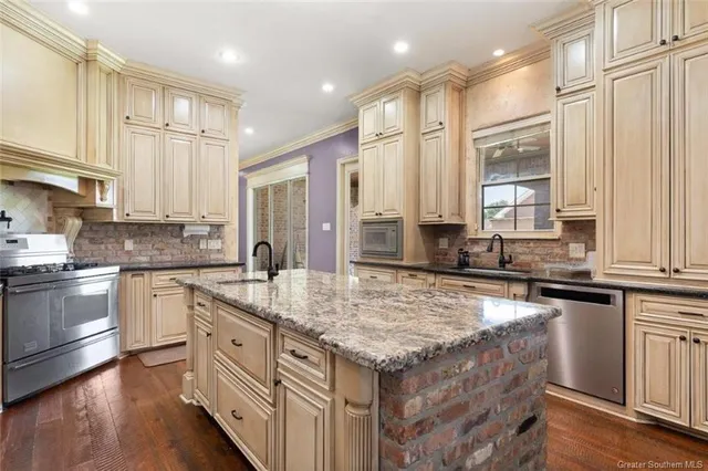 $674,000 | 2215 Longue Vue Drive, Lake Charles, LA 70605