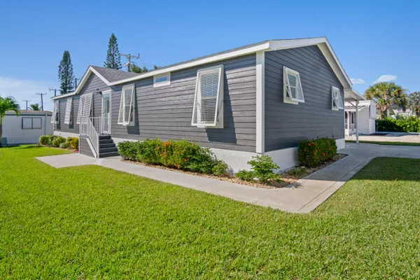 $399,000 | 8328 Southeast Swan Avenue, Hobe Sound, FL 33455