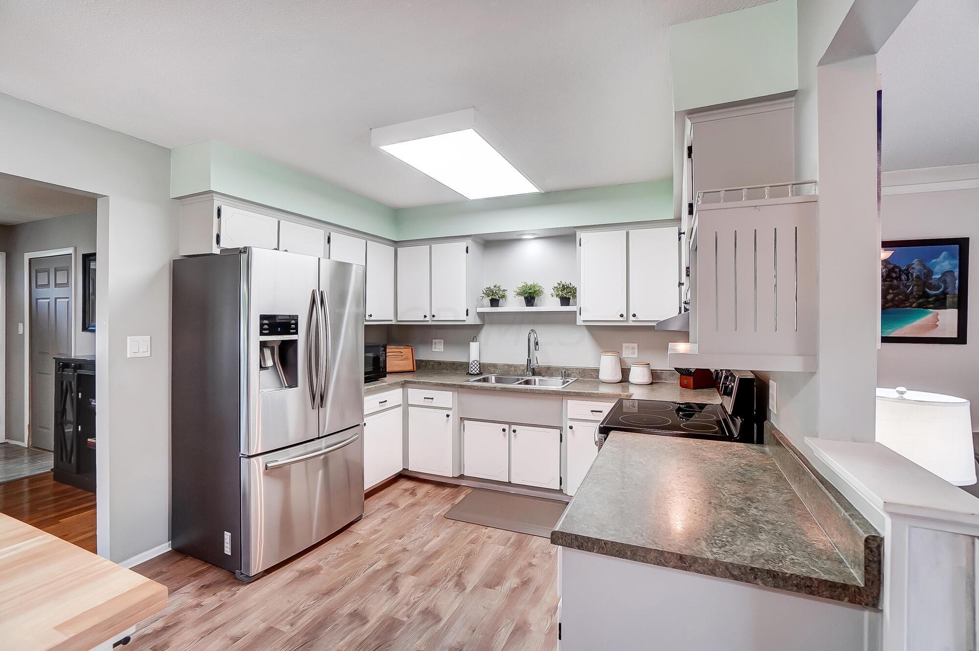 4861 Manitoba Road Columbus, OH 43229 - Photo 12 of 40 Open and airy kitchen