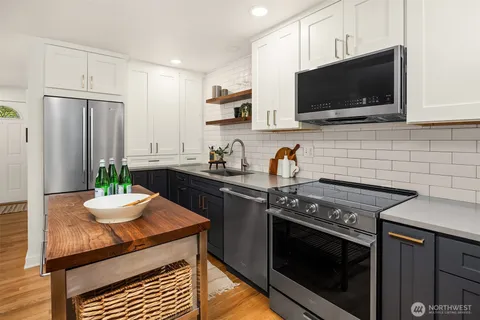 $650,000 | 3300 B West Government Way, Seattle, WA 98199