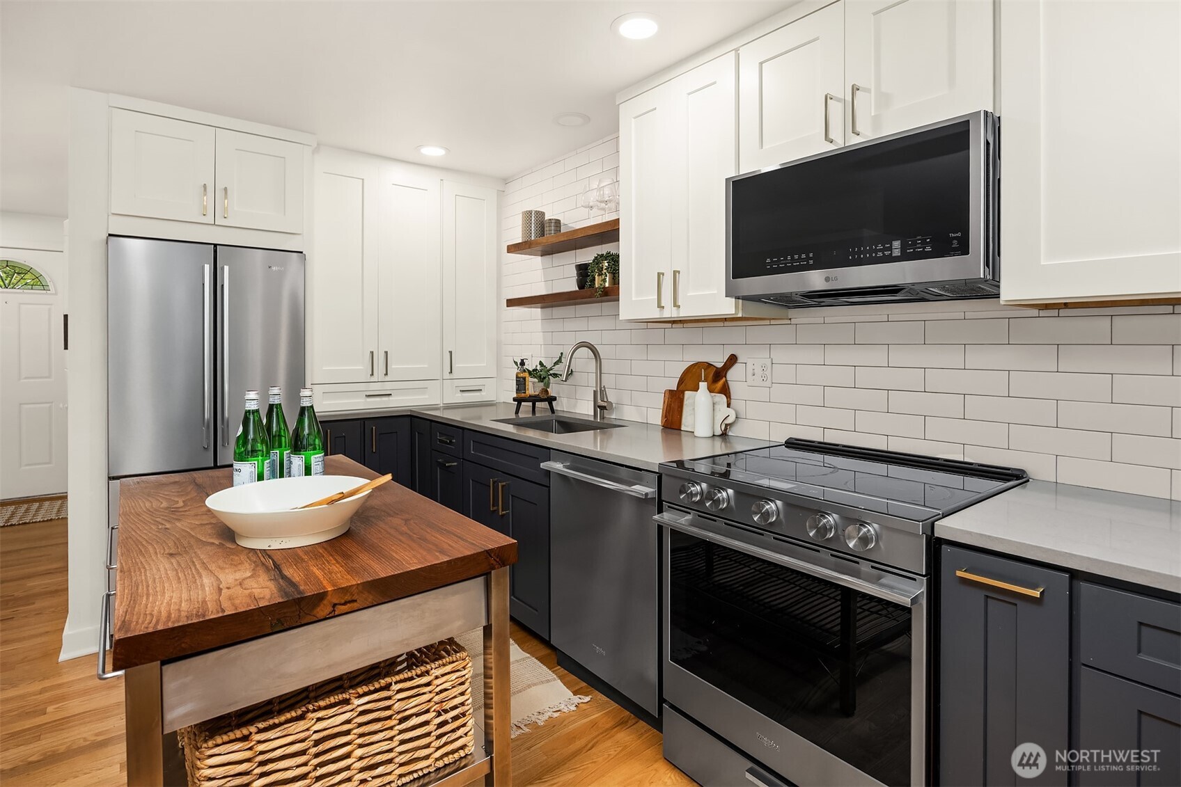 3300 B West Government Way Seattle, WA 98199 - Photo 6 of 23