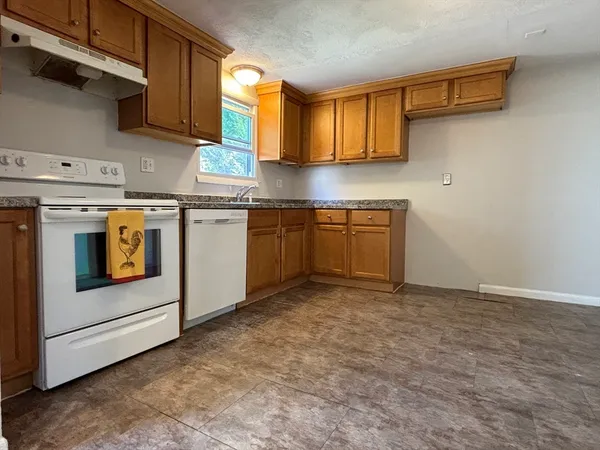 $1,275,000 | 31-33 Atherton Road, Foxboro, MA 02035