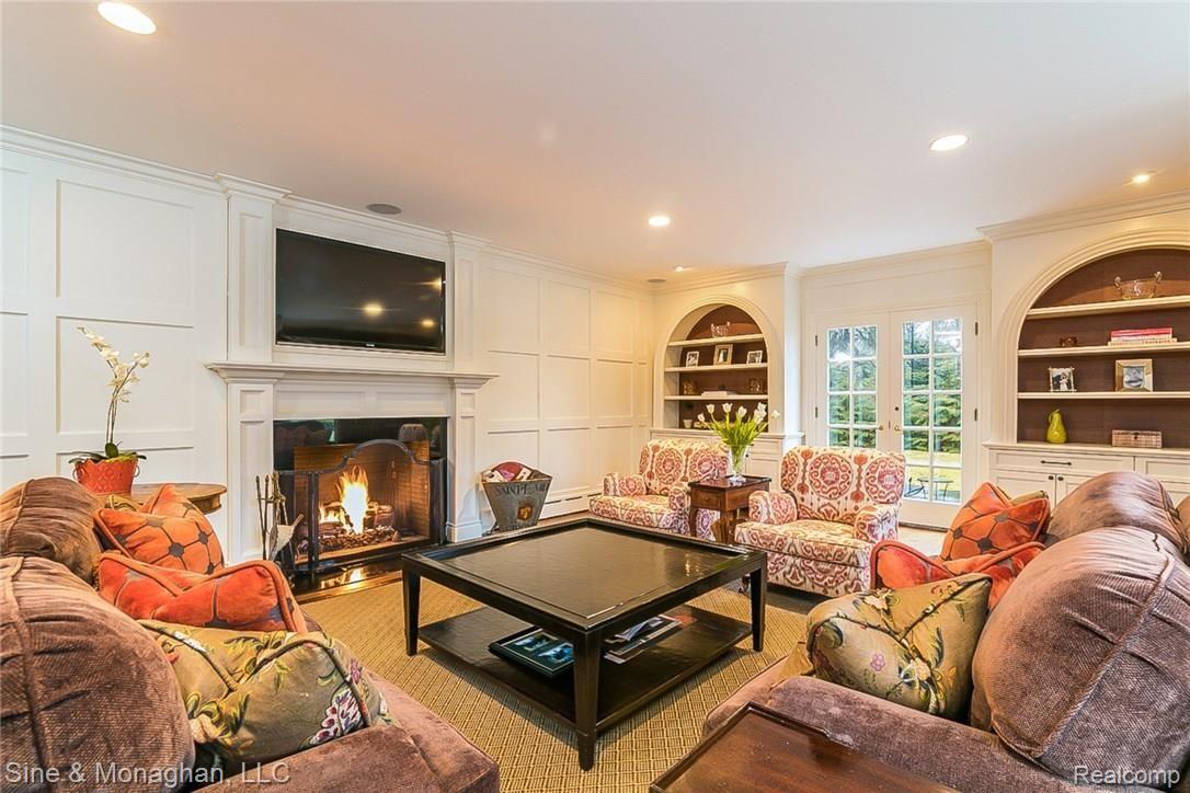 272 Ridge Road Grosse Pointe, MI 48236 - Photo 7 of 53 010-5503008-medium.jpg