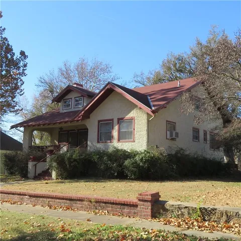 $185,000 | 846 North Sycamore Road, Iola, KS 66749