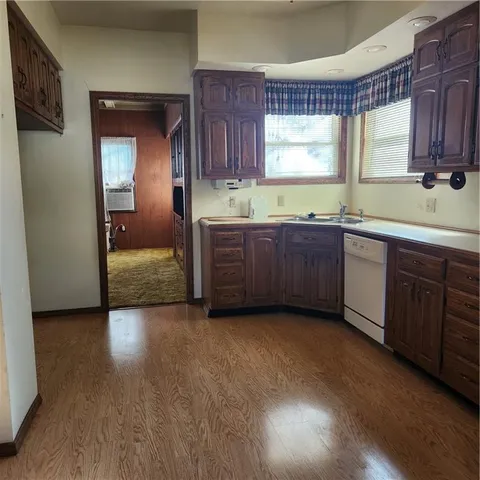 $185,000 | 846 North Sycamore Road, Iola, KS 66749