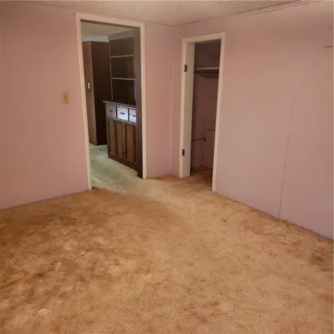 $185,000 | 846 North Sycamore Road, Iola, KS 66749