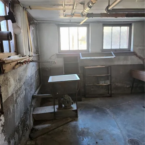 $185,000 | 846 North Sycamore Road, Iola, KS 66749