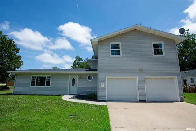 $239,000 | 1008 5th Avenue, Camanche, IA 52730