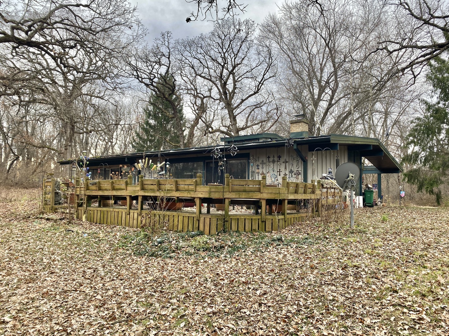 17609 Lincoln Road Harvard, IL 60033 - Photo 2 of 2 a backyard of a house with table and chairs