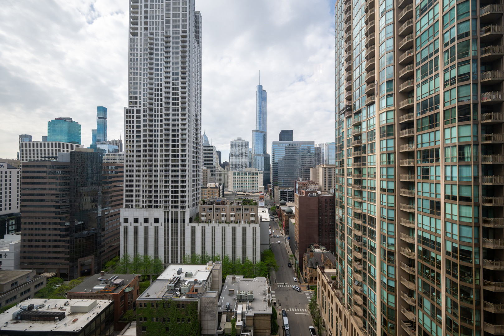 30 East Huron Street, Unit 2204 Chicago, IL 60611 - Photo 25 of 34